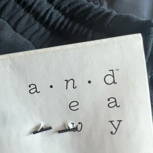 A New Day NWT Jogger Pants L Black High Rise relaxed hip & thigh satin trimmed - Picture 8 of 12